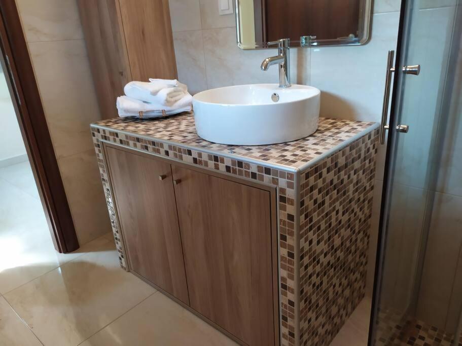 Renovated Apartment 300M From The Sea イエリソス エクステリア 写真